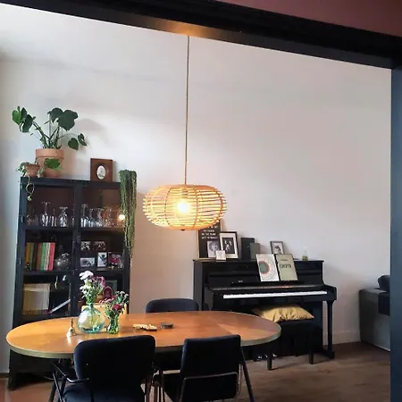 Intermediate House From 1920 Near Beach, Haarlem En Adam * הילחום