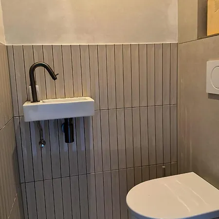 Intermediate House From 1920 Near Beach, Haarlem En Adam